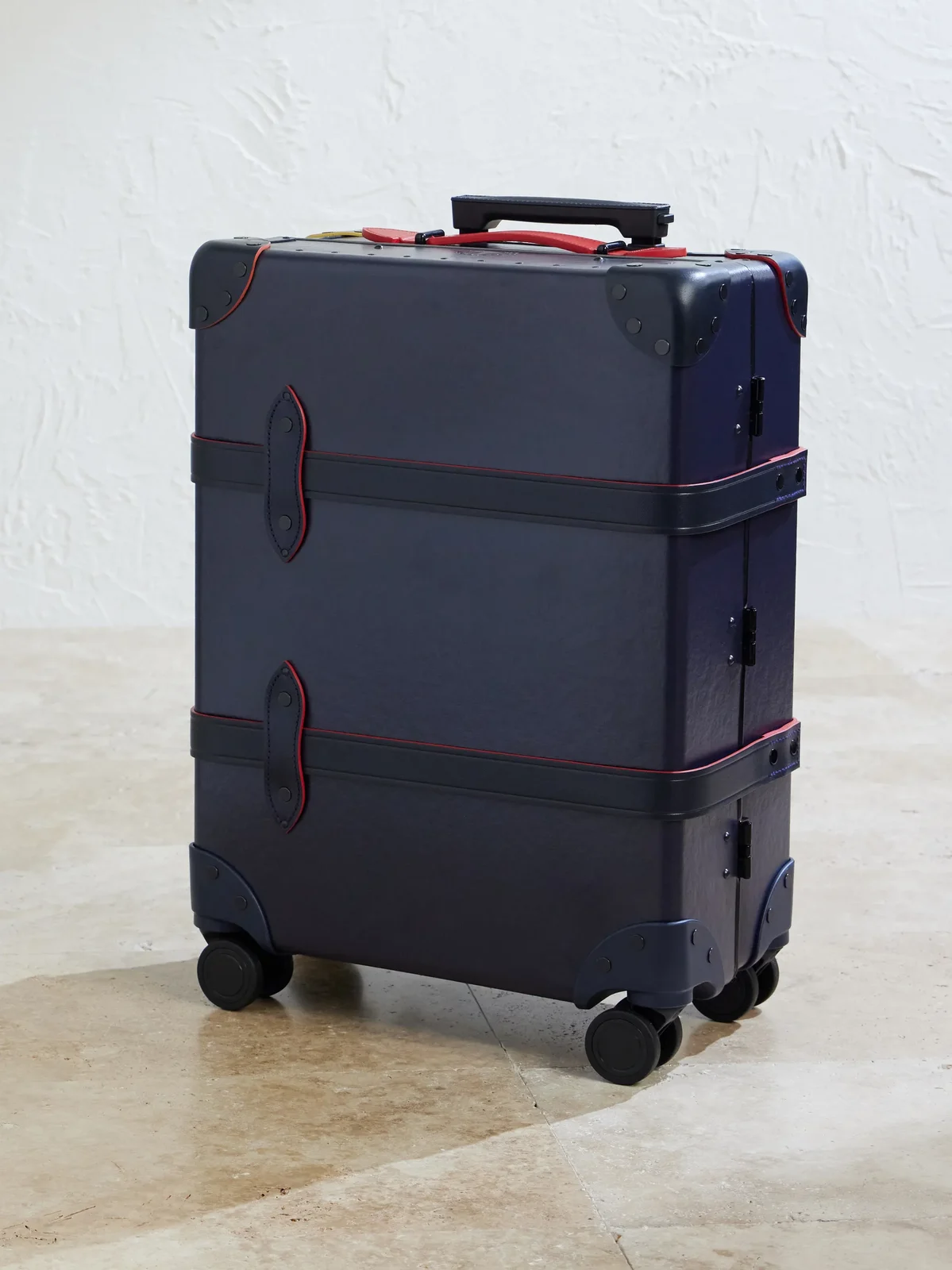 007 James Bond Thunderball Leather Carry-On Suitcase - Men 007 James Bond Thunderball Leather Carry-On Suitcase - Men