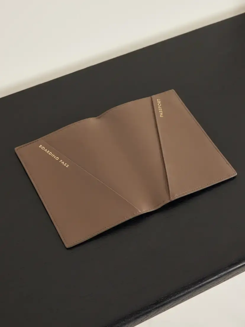 Smythson Mara Croc-effect Leather Passport Cover | Thumbnail 4 Smythson Mara Croc-effect Leather Passport Cover | Thumbnail 4