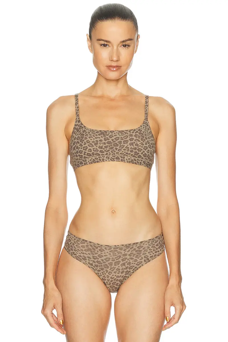 Skims Fits Everybody Scoop Bralette | Image 1 Skims Fits Everybody Scoop Bralette | Image 1