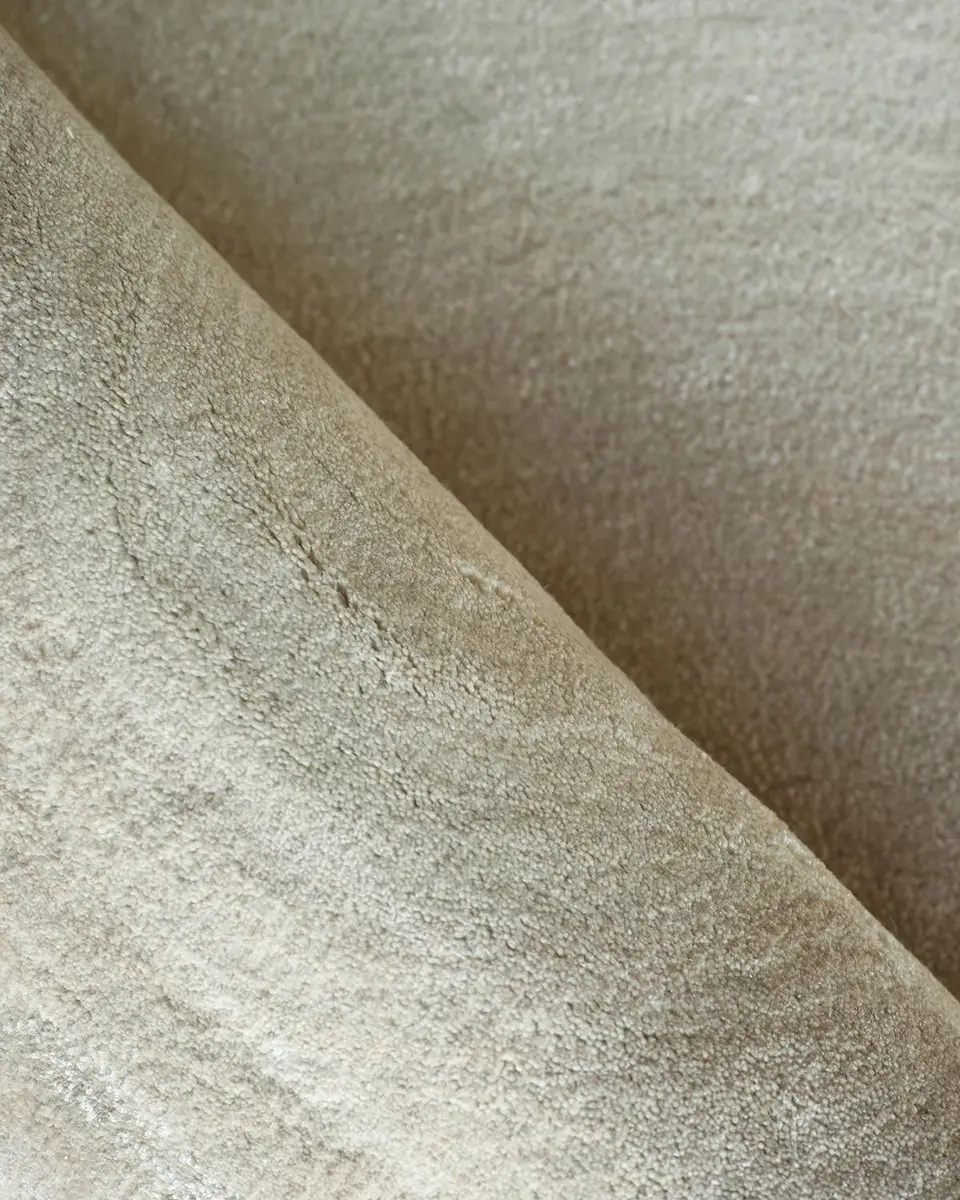Exquisite Rugs Mitomo Hand-Tufted Pearl Shaped Rug | Thumbnail 5 Exquisite Rugs Mitomo Hand-Tufted Pearl Shaped Rug | Thumbnail 5