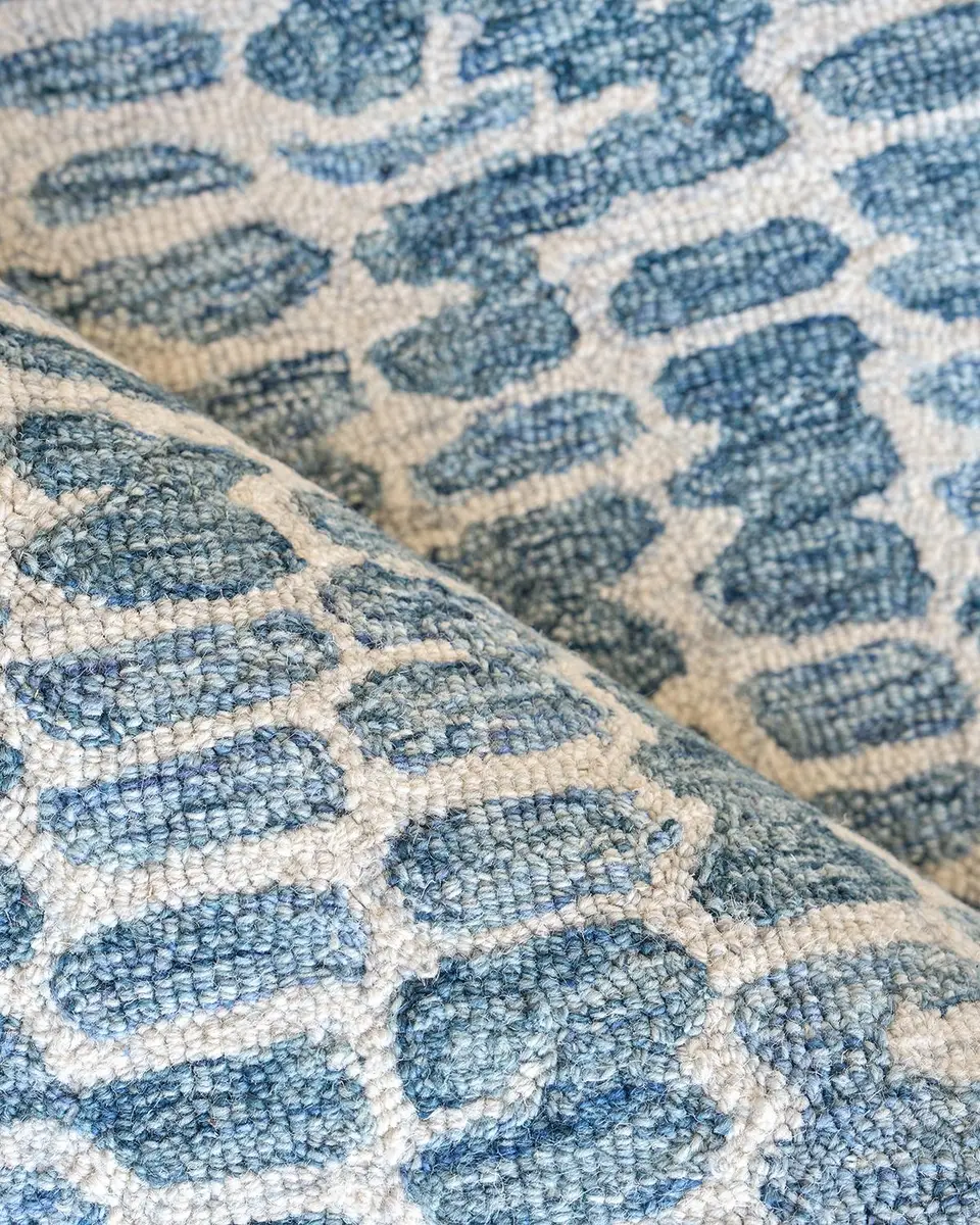 Exquisite Rugs Ink Blot Hand-Tufted Rug | Thumbnail 4 Exquisite Rugs Ink Blot Hand-Tufted Rug | Thumbnail 4