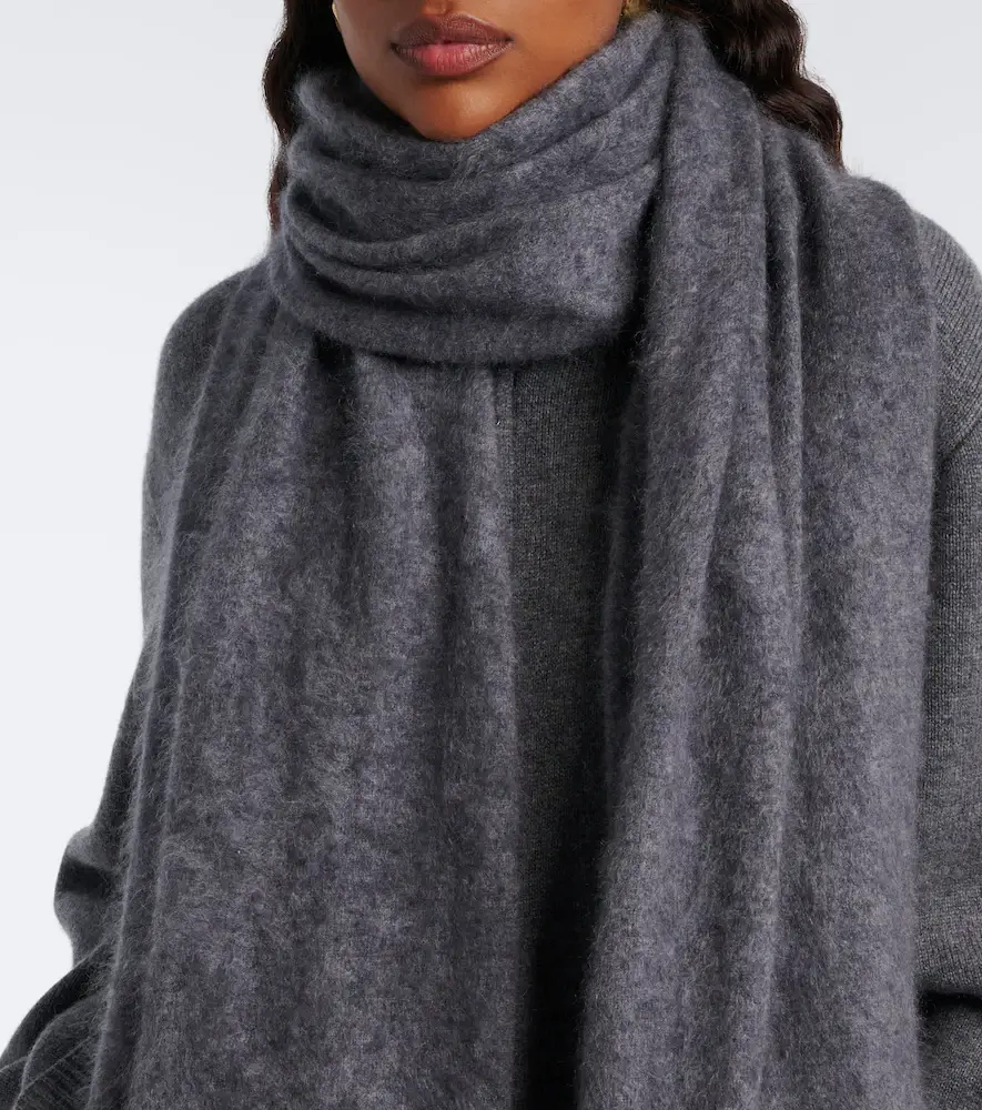 Lisa Yang Brushed cashmere scarf | Thumbnail 5