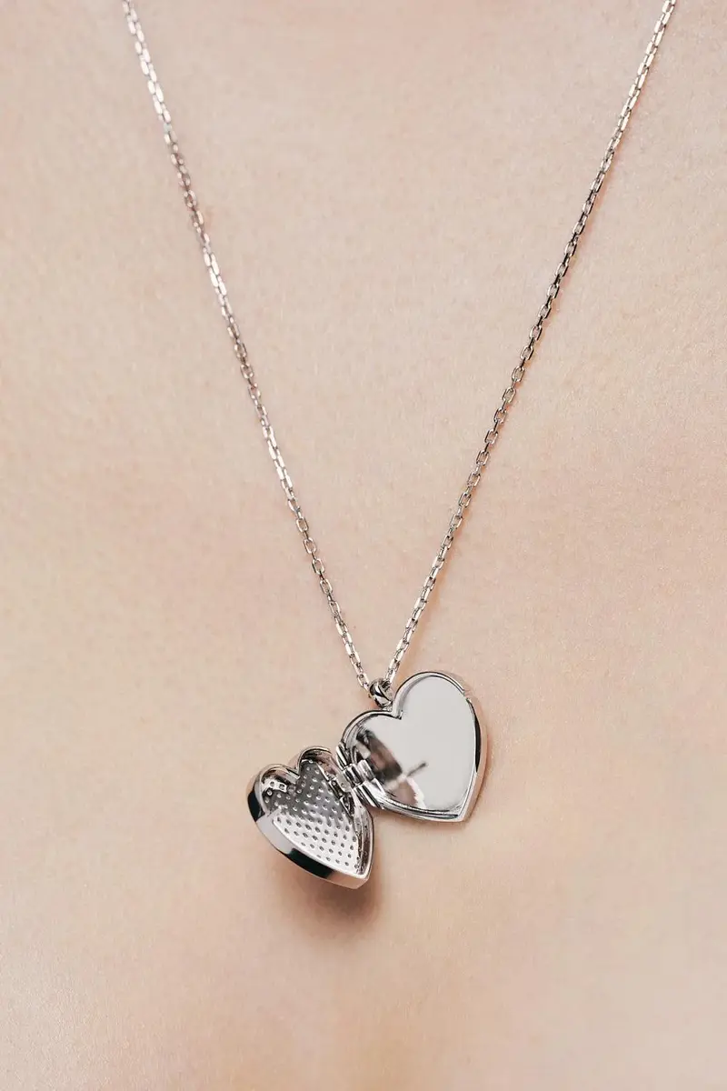 GUZEMA FINE JEWELRY Diamond Heart Locket Necklace | Thumbnail 3 GUZEMA FINE JEWELRY Diamond Heart Locket Necklace | Thumbnail 3