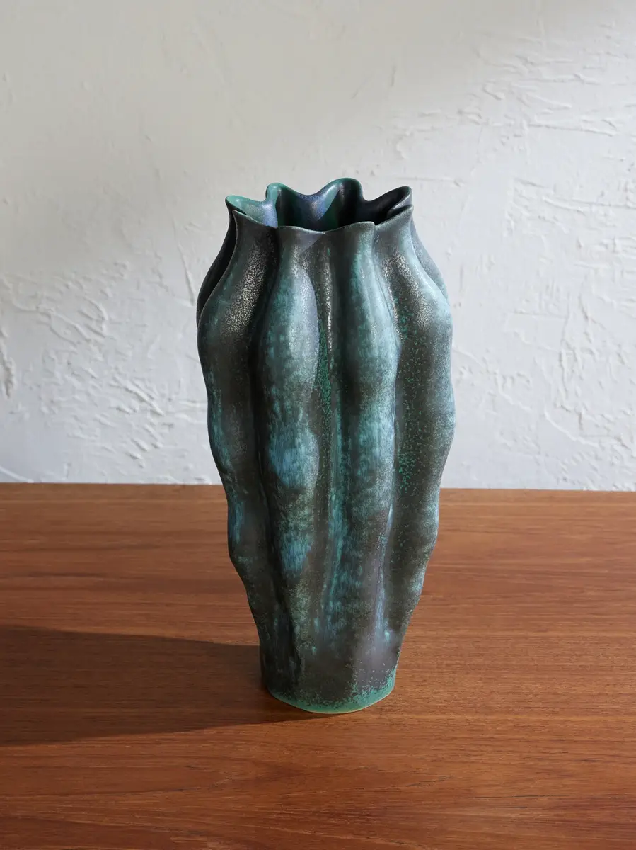 L'Objet Cenote Large Porcelain Vase - Men | Image 1 L'Objet Cenote Large Porcelain Vase - Men | Image 1