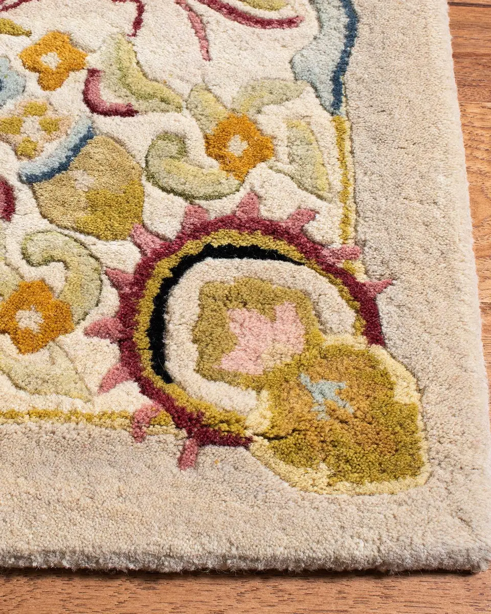 Safavieh Feather Medallion Rug | Thumbnail 3 Safavieh Feather Medallion Rug | Thumbnail 3