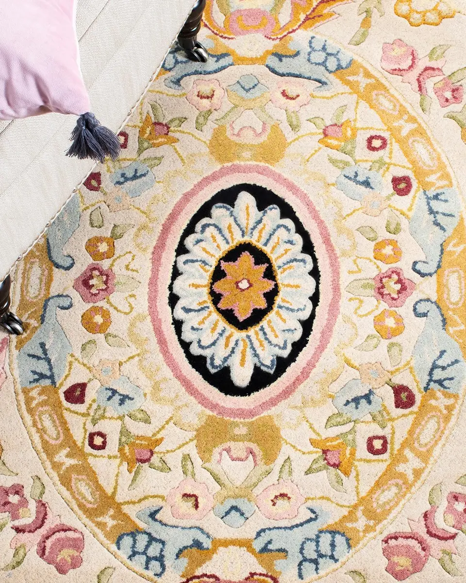 Safavieh Feather Medallion Rug | Thumbnail 2 Safavieh Feather Medallion Rug | Thumbnail 2