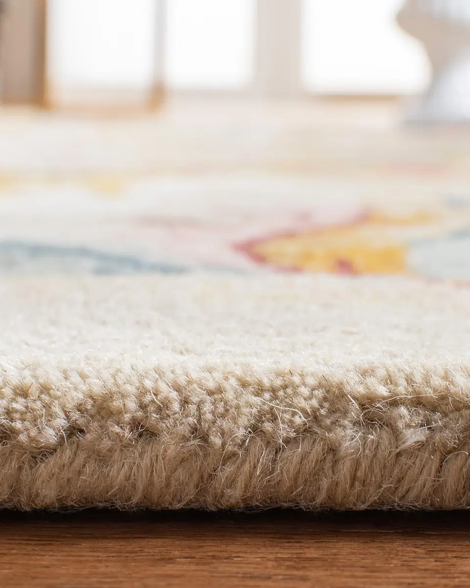 Safavieh Feather Medallion Rug | Thumbnail 5 Safavieh Feather Medallion Rug | Thumbnail 5