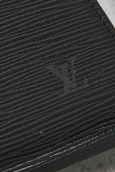Louis Vuitton Epi Pochette Accessoires 24 Shoulder Bag | Thumbnail 5 Louis Vuitton Epi Pochette Accessoires 24 Shoulder Bag | Thumbnail 5