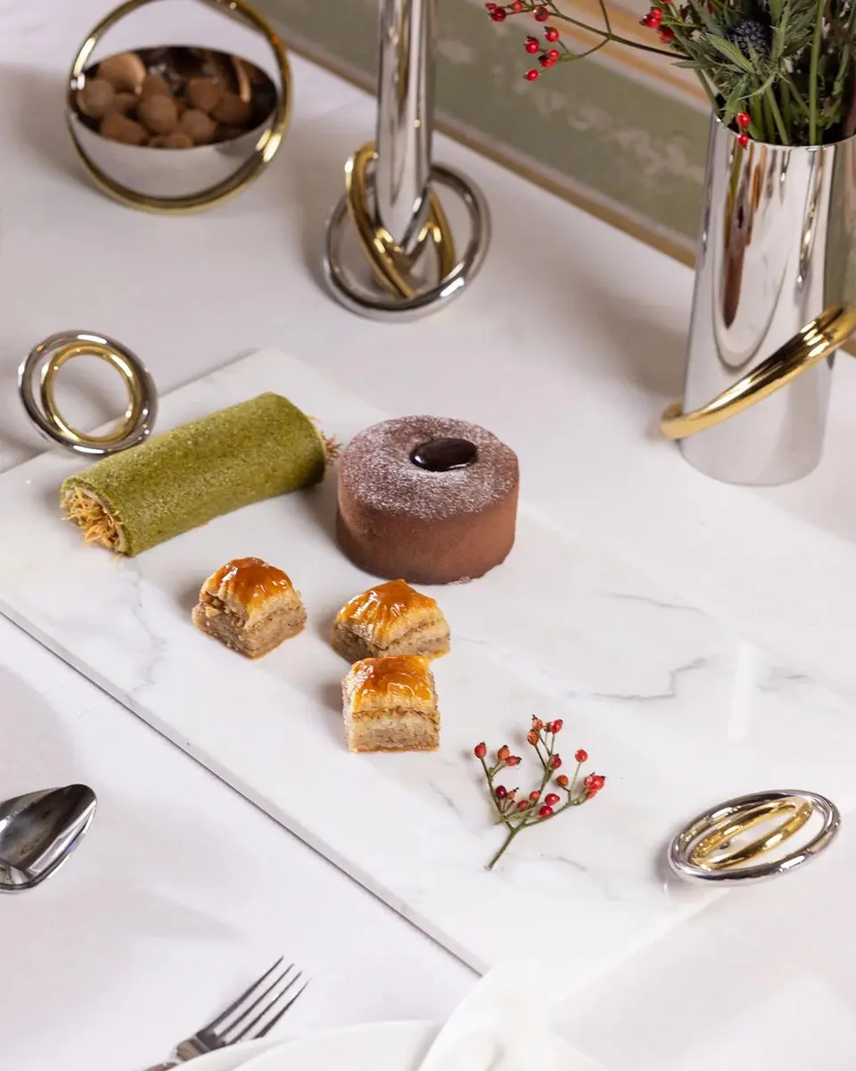 Anna New York Ring Cheeseboard & Knife Set | Thumbnail 2 Anna New York Ring Cheeseboard & Knife Set | Thumbnail 2