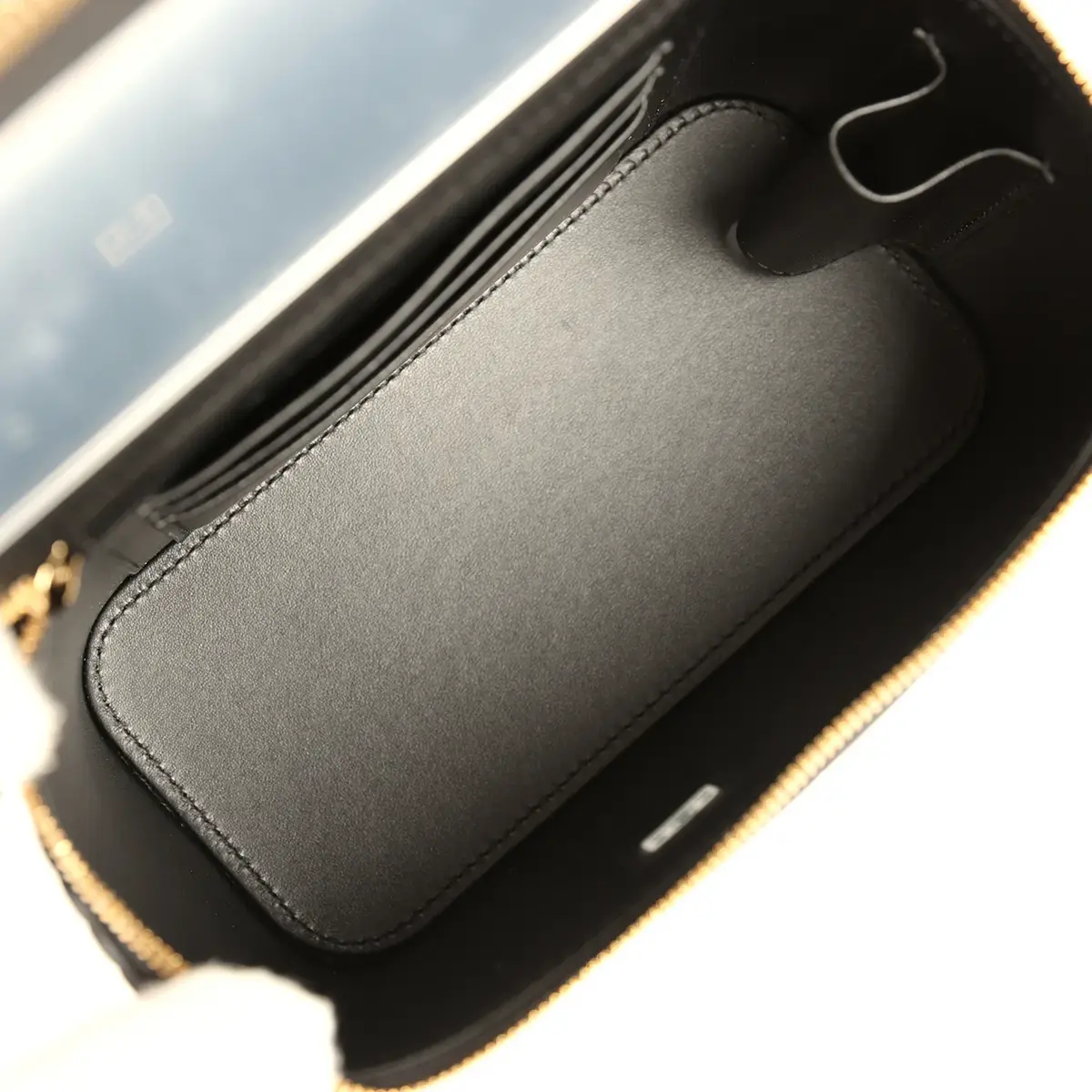 Chanel Chanel Small Top Handle Vanity Case Black Croc Embossed Calfskin Gold Hardware | Thumbnail 9 Chanel Chanel Small Top Handle Vanity Case Black Croc Embossed Calfskin Gold Hardware | Thumbnail 9
