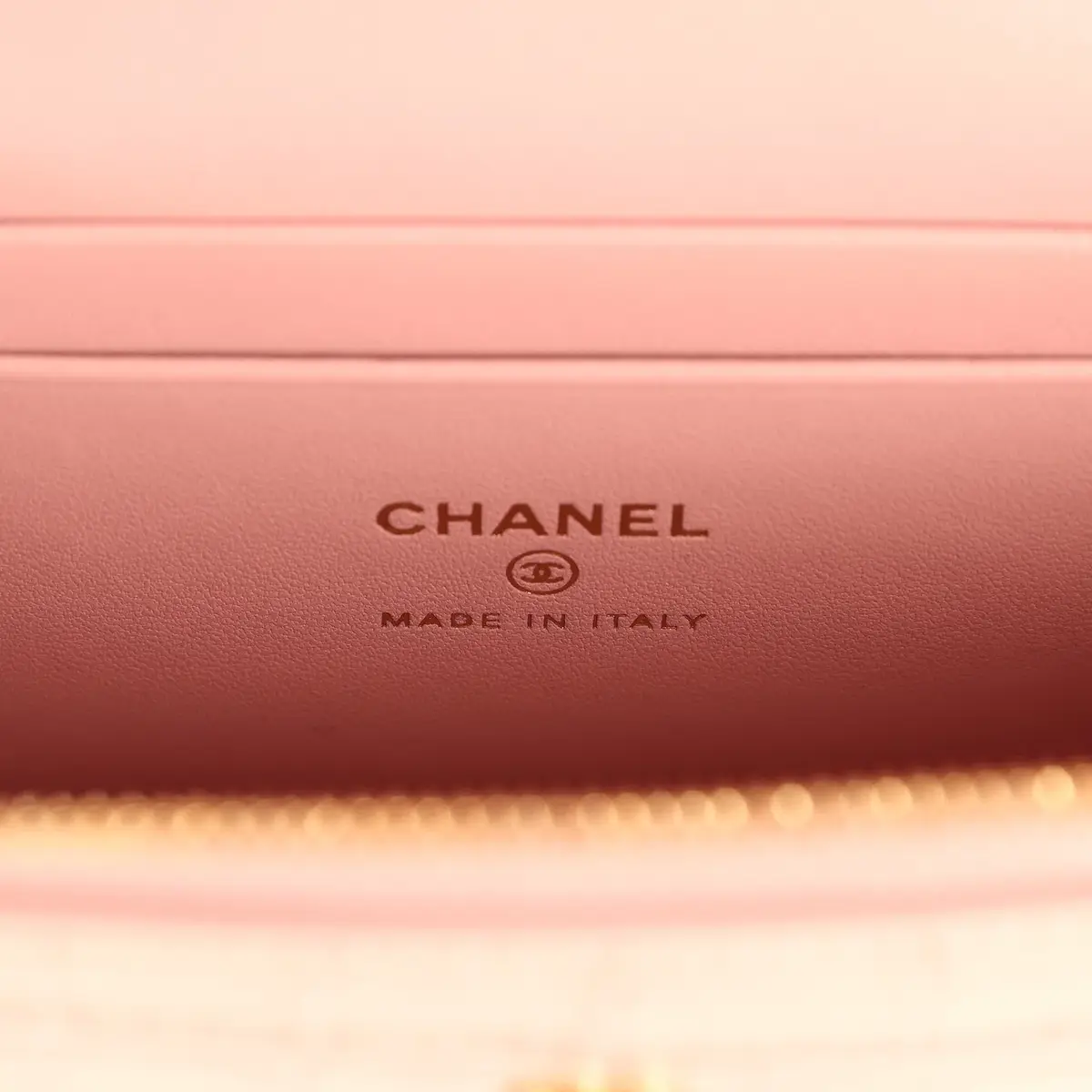 Chanel Chanel Top Handle Long Vanity Case with Chain Pink Croc Embossed Calfskin Gold Hardware | Thumbnail 9 Chanel Chanel Top Handle Long Vanity Case with Chain Pink Croc Embossed Calfskin Gold Hardware | Thumbnail 9