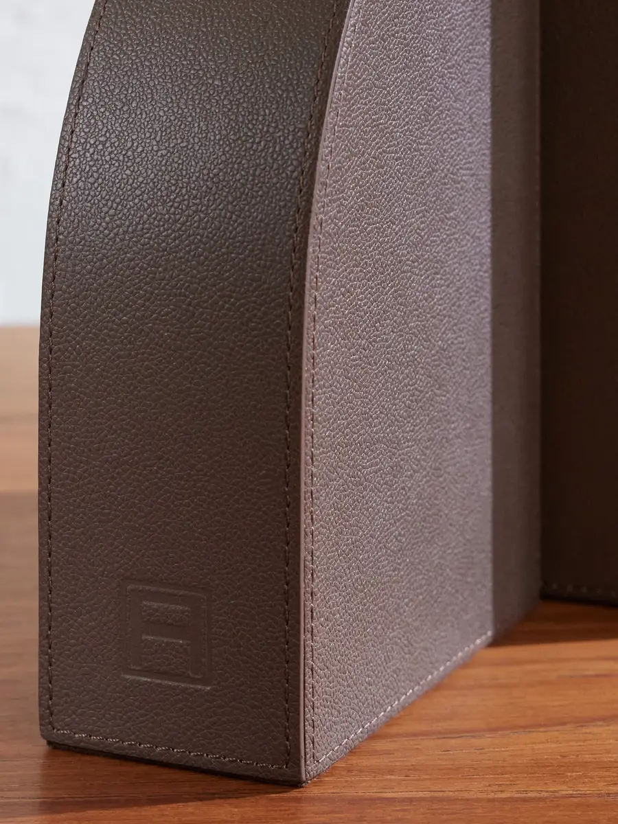 ASSOULINE Cubist Leather Bookend - Men | Thumbnail 3 ASSOULINE Cubist Leather Bookend - Men | Thumbnail 3