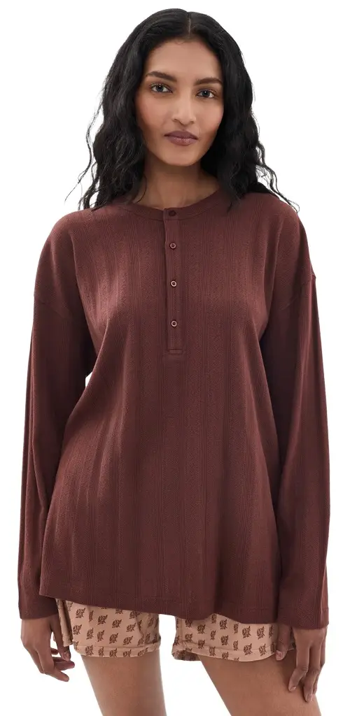 The Great. THE GREAT. The Slouch Sleep Henley | Image 1 The Great. THE GREAT. The Slouch Sleep Henley | Image 1