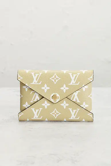 Louis Vuitton Limited Edition Monogram Giant Kirigami MM Pochette | Thumbnail 2 Louis Vuitton Limited Edition Monogram Giant Kirigami MM Pochette | Thumbnail 2