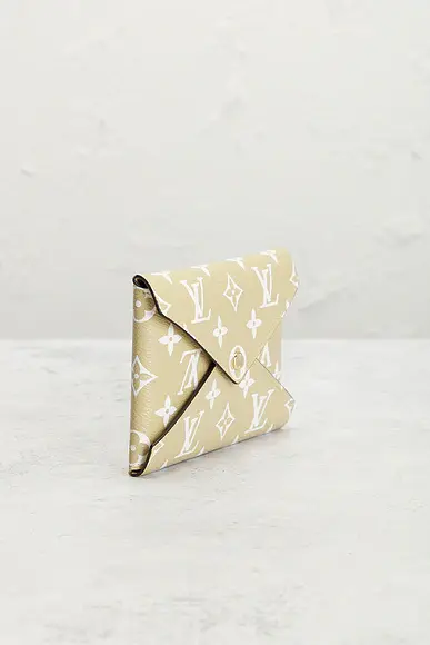 Louis Vuitton Limited Edition Monogram Giant Kirigami MM Pochette | Thumbnail 4 Louis Vuitton Limited Edition Monogram Giant Kirigami MM Pochette | Thumbnail 4