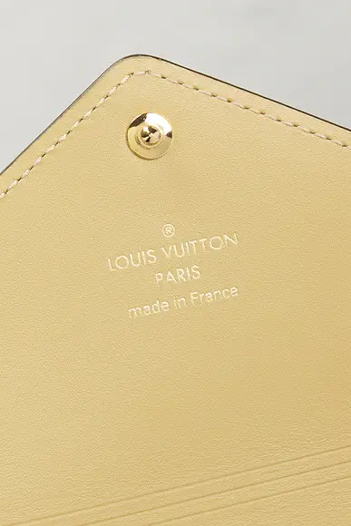 Louis Vuitton Limited Edition Monogram Giant Kirigami MM Pochette | Thumbnail 5 Louis Vuitton Limited Edition Monogram Giant Kirigami MM Pochette | Thumbnail 5