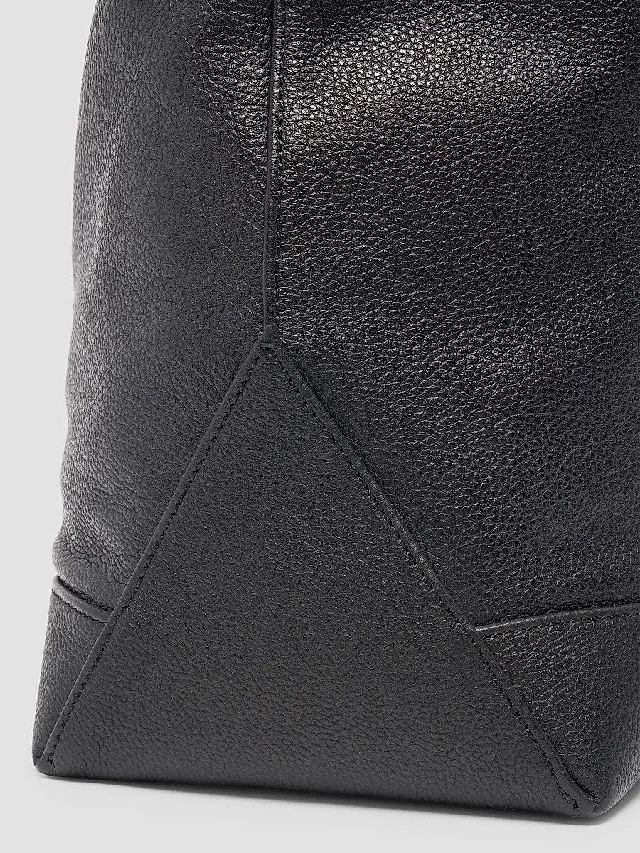 Thom Browne Men's Striped-Detail Pebbled Leather Tote Bag | Thumbnail 7 Thom Browne Men's Striped-Detail Pebbled Leather Tote Bag | Thumbnail 7