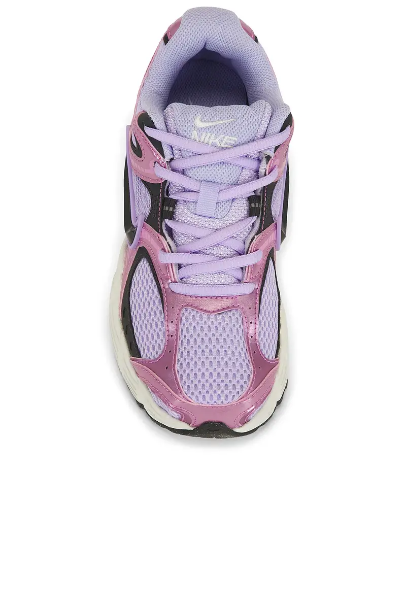 Nike V5 RNR Reflective Accent Sneaker | Thumbnail 4 Nike V5 RNR Reflective Accent Sneaker | Thumbnail 4