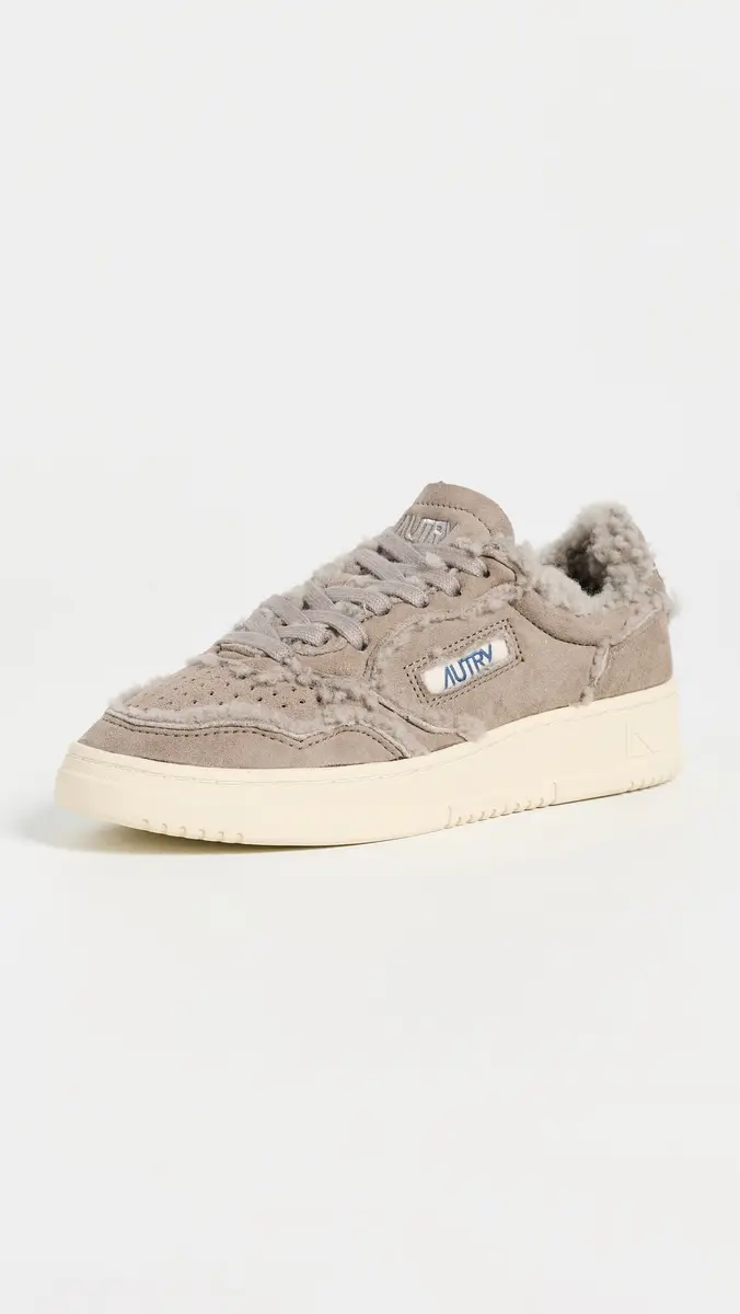 Autry Medalist Low Sneakers | Thumbnail 2 Autry Medalist Low Sneakers | Thumbnail 2