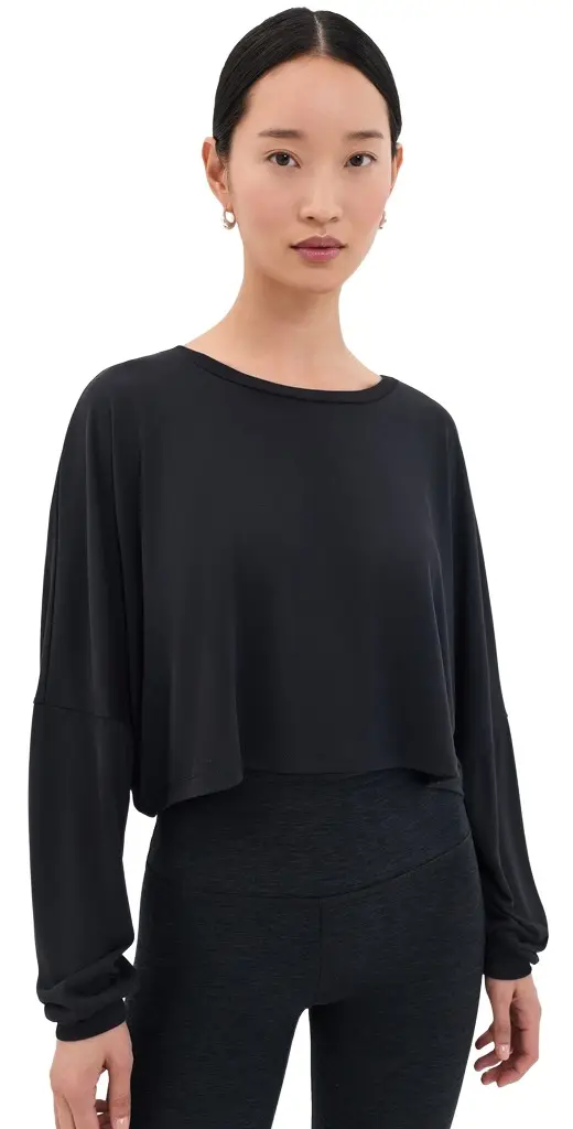 Beyond Yoga Studio uxe Cropped ong Sleeve Tee Black | Image 1 Beyond Yoga Studio uxe Cropped ong Sleeve Tee Black | Image 1