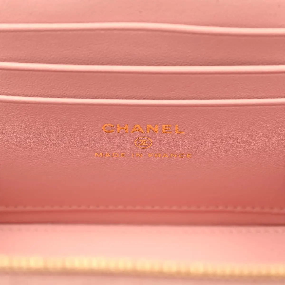 Chanel Chanel Small Top Handle Vanity Case Light Pink Croc Embossed Calfskin Gold Hardware | Thumbnail 10 Chanel Chanel Small Top Handle Vanity Case Light Pink Croc Embossed Calfskin Gold Hardware | Thumbnail 10