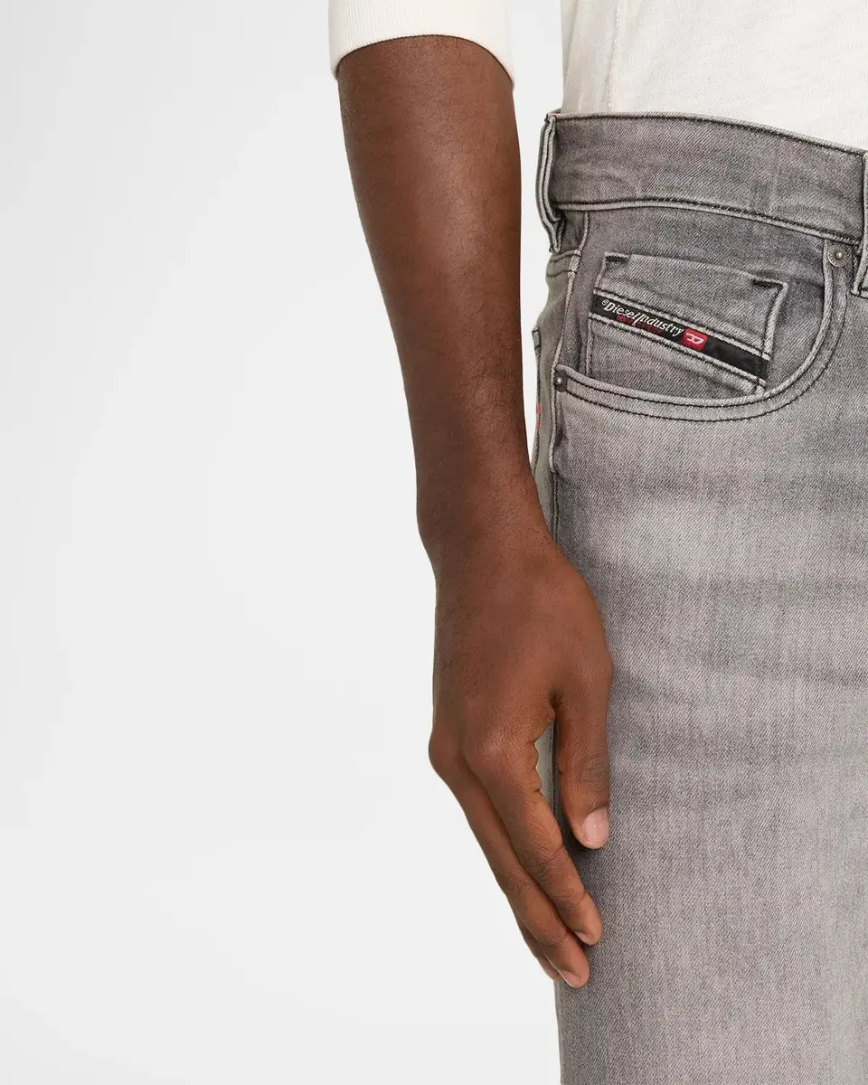 Diesel Men's D-2019 d-strukt Slim-Fit Jeans | Thumbnail 7 Diesel Men's D-2019 d-strukt Slim-Fit Jeans | Thumbnail 7