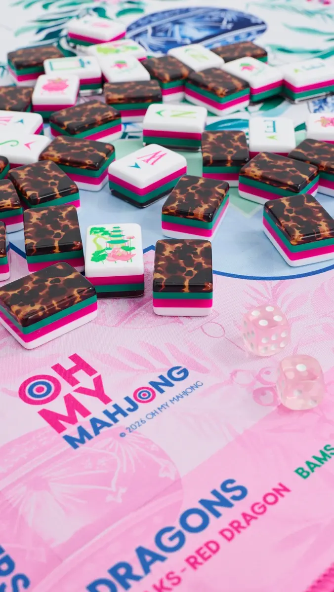 Oh My Mahjong Glow Tiles Game Set Glow Wild | Thumbnail 4 Oh My Mahjong Glow Tiles Game Set Glow Wild | Thumbnail 4