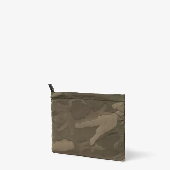 Fendi Flat Toiletry Case Medium | Thumbnail 2 Fendi Flat Toiletry Case Medium | Thumbnail 2