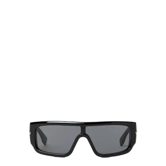 Fendi Graphic volumes and sculptural lines ensure | Image 1 Fendi Graphic volumes and sculptural lines ensure | Image 1