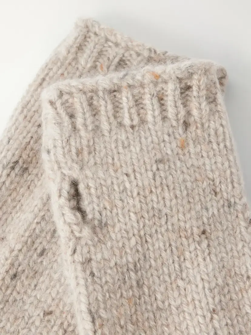 Johnstons of Elgin Tiree Cashmere Gloves | Thumbnail 2 Johnstons of Elgin Tiree Cashmere Gloves | Thumbnail 2
