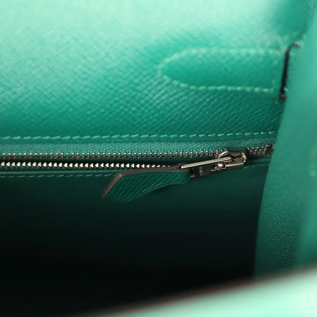 HERMÈS Pre-owned Hermes Kelly Sellier 32 Malachite Epsom Palladium Hardware | Thumbnail 9 HERMÈS Pre-owned Hermes Kelly Sellier 32 Malachite Epsom Palladium Hardware | Thumbnail 9