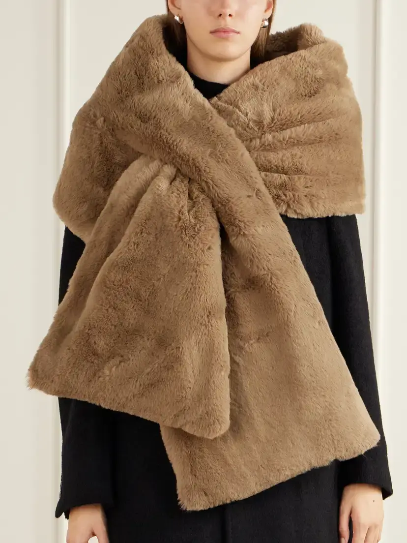Max Mara Piacere Quilted Shell-trimmed Plush Scarf | Thumbnail 3 Max Mara Piacere Quilted Shell-trimmed Plush Scarf | Thumbnail 3
