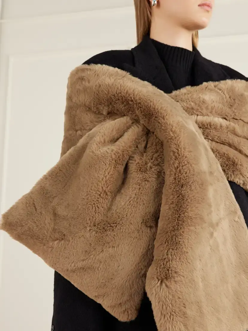 Max Mara Piacere Quilted Shell-trimmed Plush Scarf | Thumbnail 4 Max Mara Piacere Quilted Shell-trimmed Plush Scarf | Thumbnail 4
