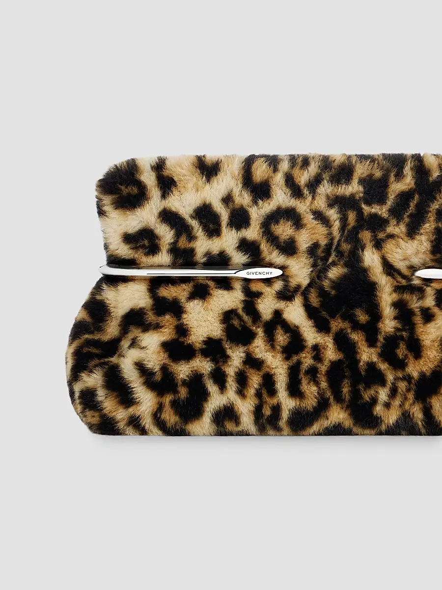 Givenchy Women's Pinch Soft Clutch in Leopard Shearling-Effect - Black Beige | Thumbnail 5 Givenchy Women's Pinch Soft Clutch in Leopard Shearling-Effect - Black Beige | Thumbnail 5