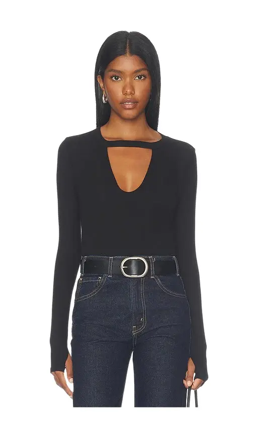 Keplin Fitted Longsleeve With Cutout Double Line Keplin Fitted Longsleeve With Cutout Double Line