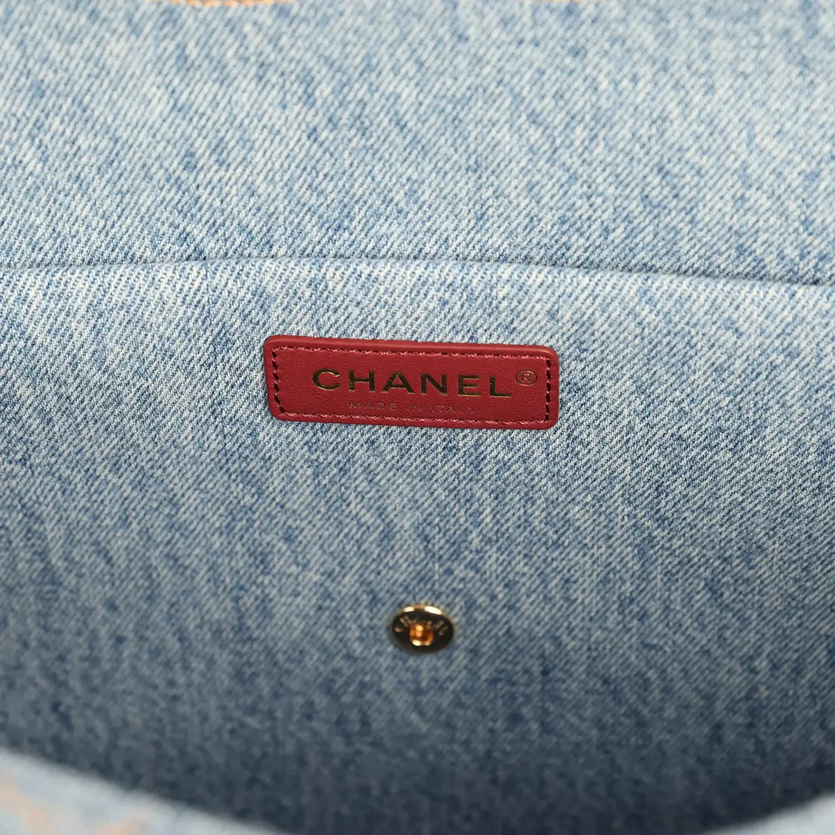 Chanel Chanel Maxi "Souplissimo" Large Flap Bag Blue Denim Gold Hardware | Thumbnail 9