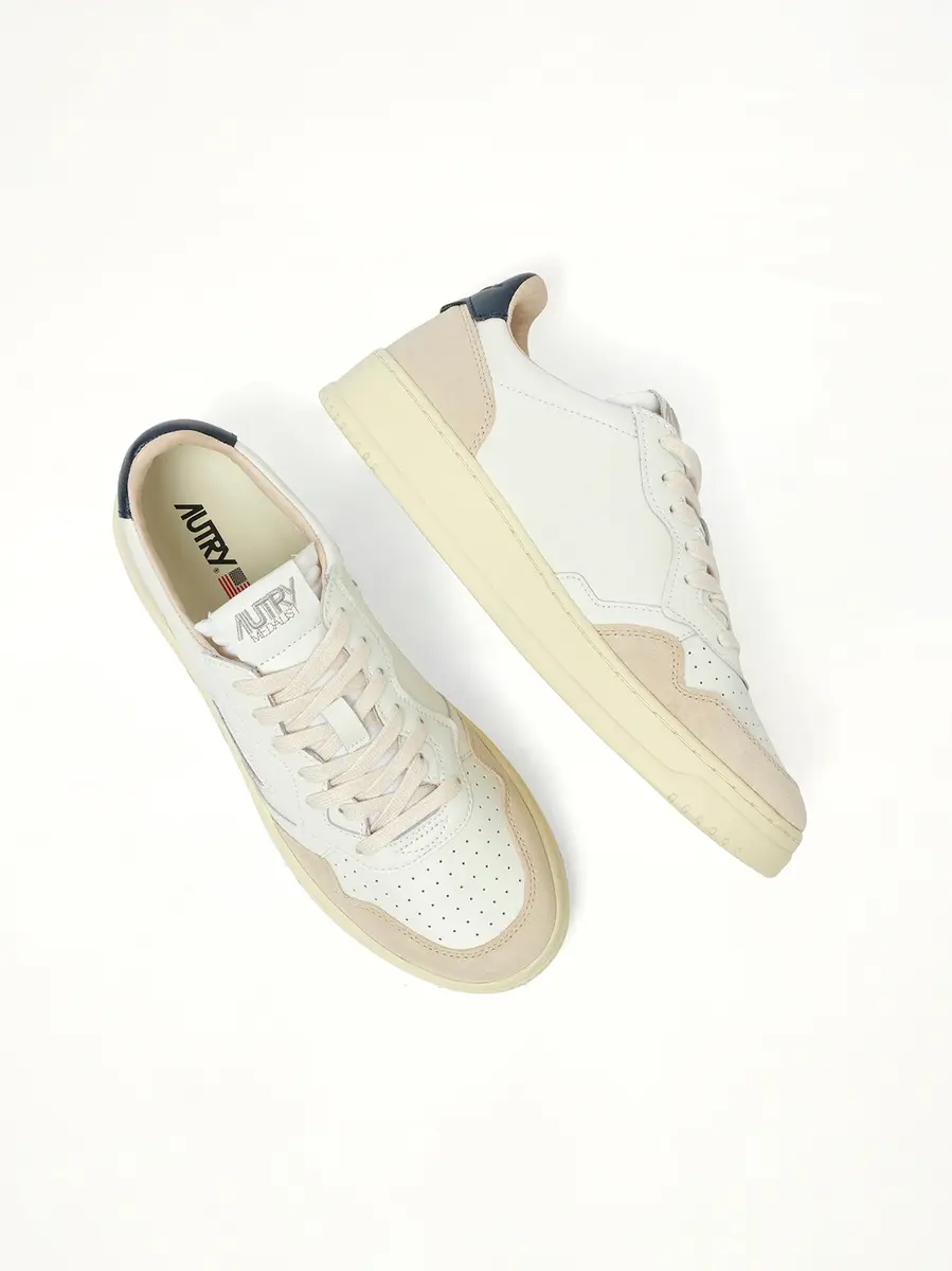 Autry Medalist Low Sneakers in White/blue | Thumbnail 2