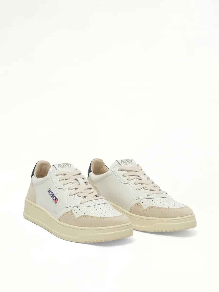 Autry Medalist Low Sneakers in White/blue | Thumbnail 3