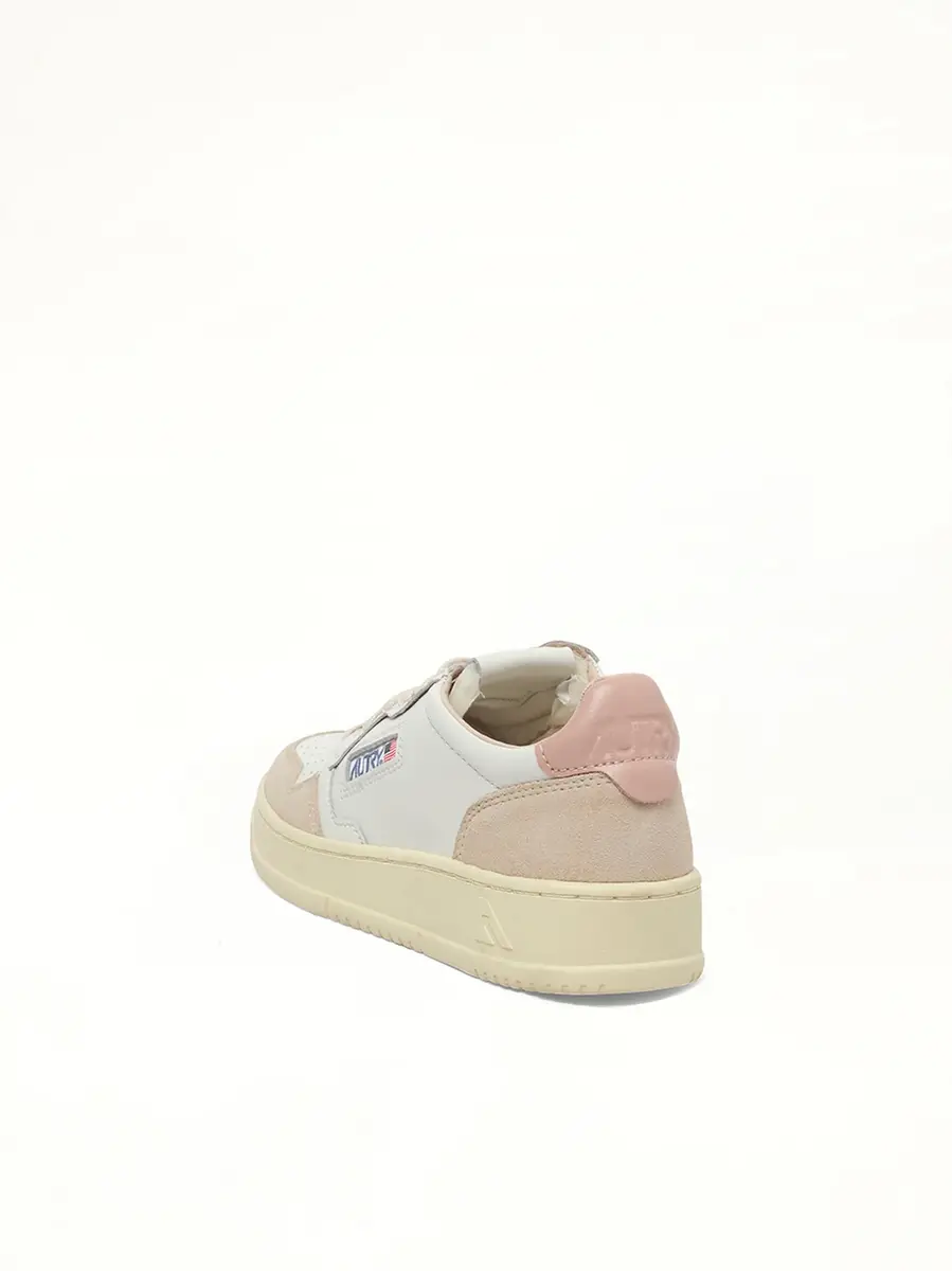 Autry Medalist Low Sneakers in White/powder | Thumbnail 2