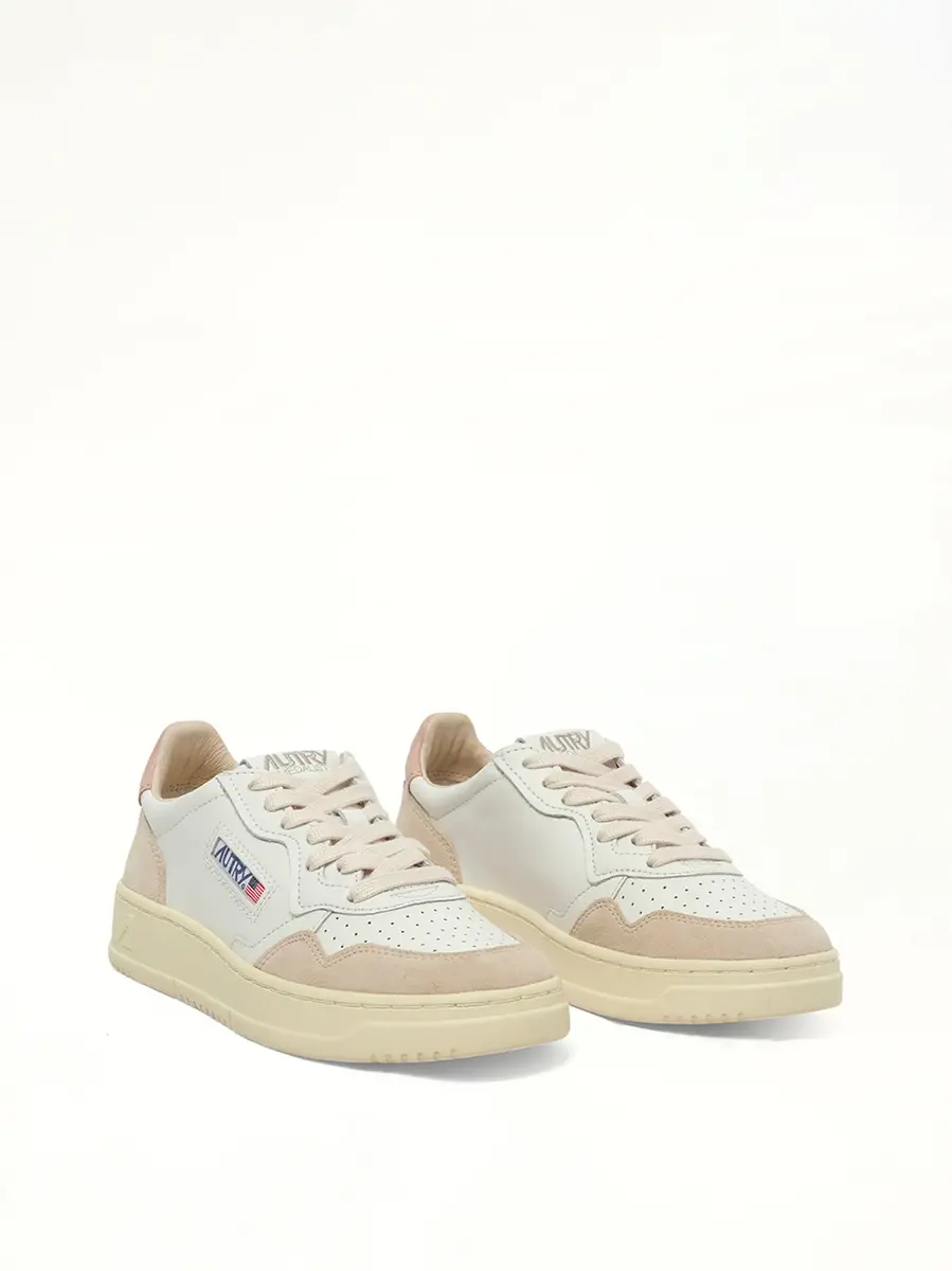 Autry Medalist Low Sneakers in White/powder | Thumbnail 3