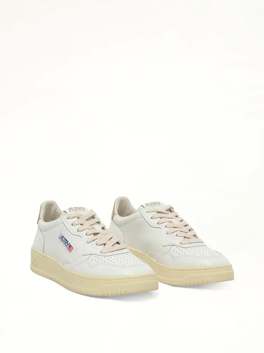 Autry Medalist Low Sneakers in White/gold | Thumbnail 3 Autry Medalist Low Sneakers in White/gold | Thumbnail 3