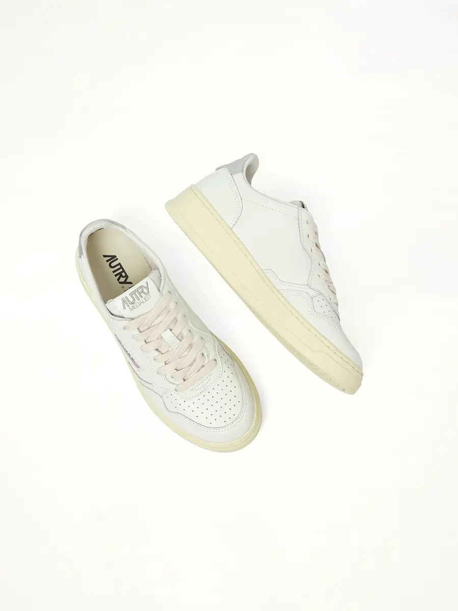Autry Medalist Low Sneakers in White/silver | Thumbnail 2 Autry Medalist Low Sneakers in White/silver | Thumbnail 2