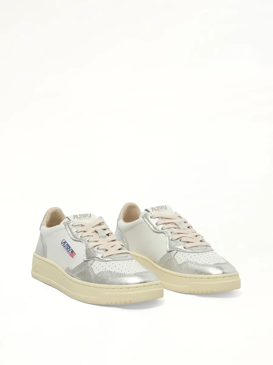 Autry Medalist Low Bicolour Sneakers in White/silver | Thumbnail 3
