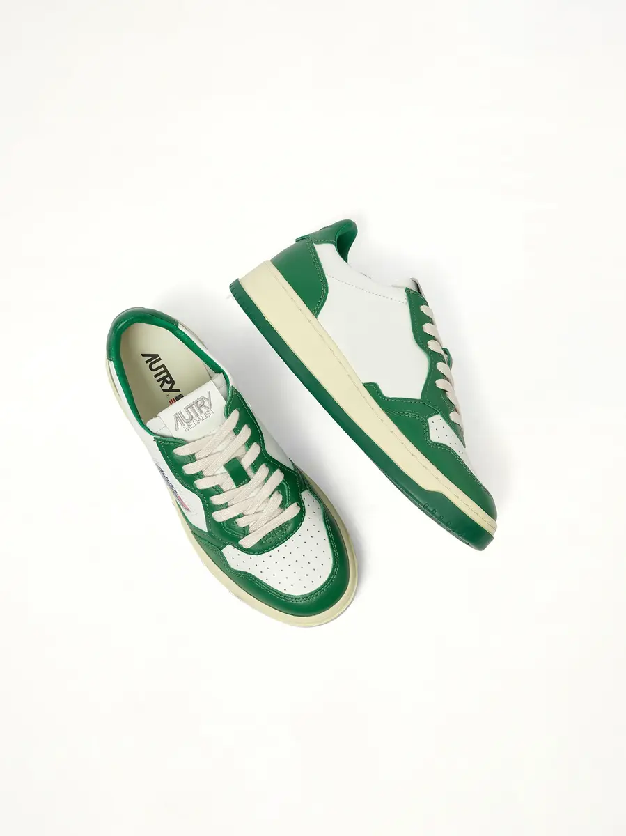 Autry Medalist Low Bicolour Sneakers in White/green | Thumbnail 2