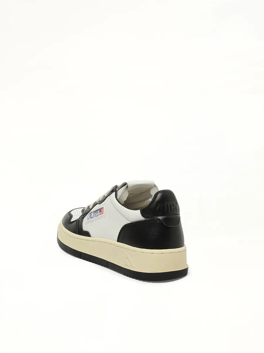 Autry Medalist Low Bicolour Sneakers in White/black | Thumbnail 4