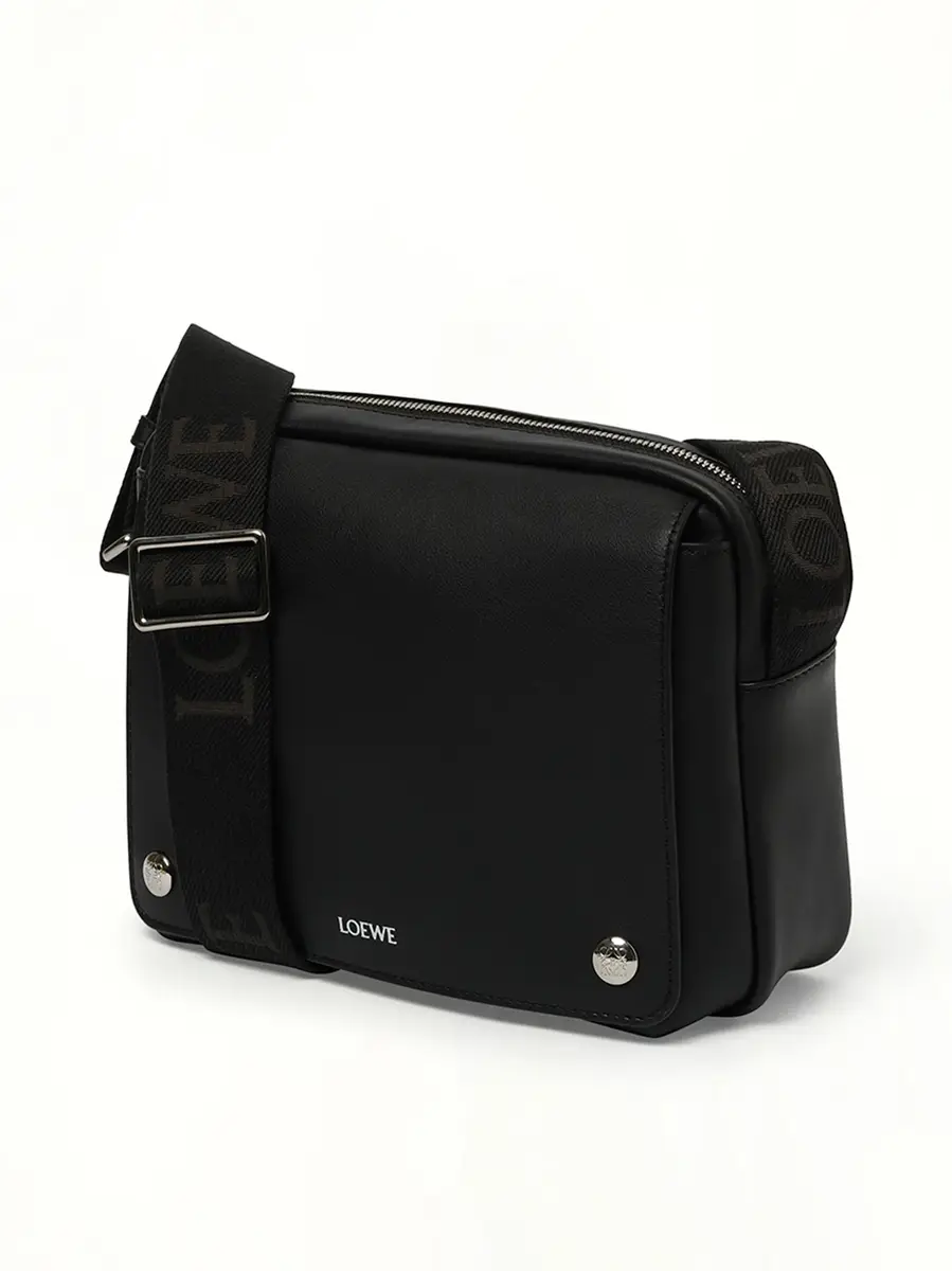 Loewe Pebble Messenger Medium | Thumbnail 3 Loewe Pebble Messenger Medium | Thumbnail 3