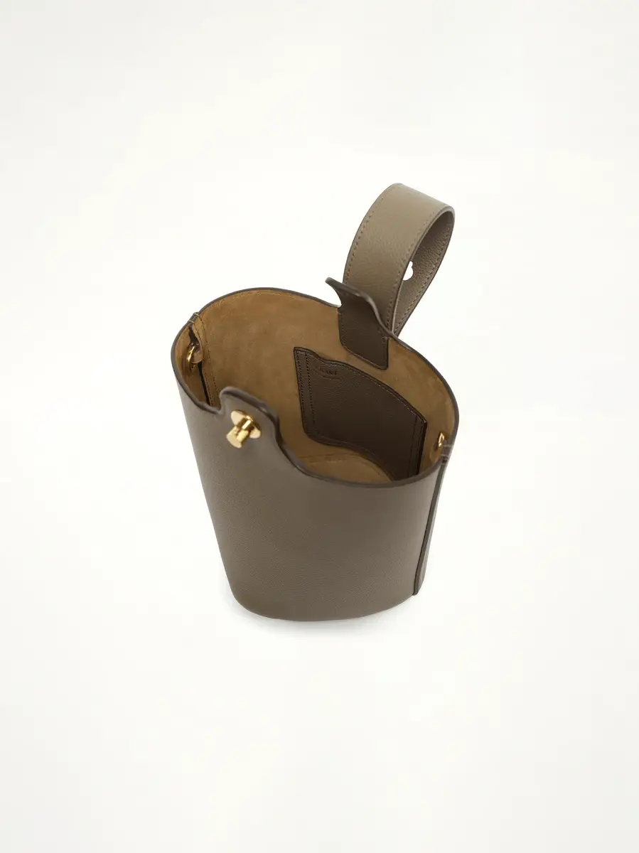 Loewe Pebble Bucket Mini | Thumbnail 8 Loewe Pebble Bucket Mini | Thumbnail 8