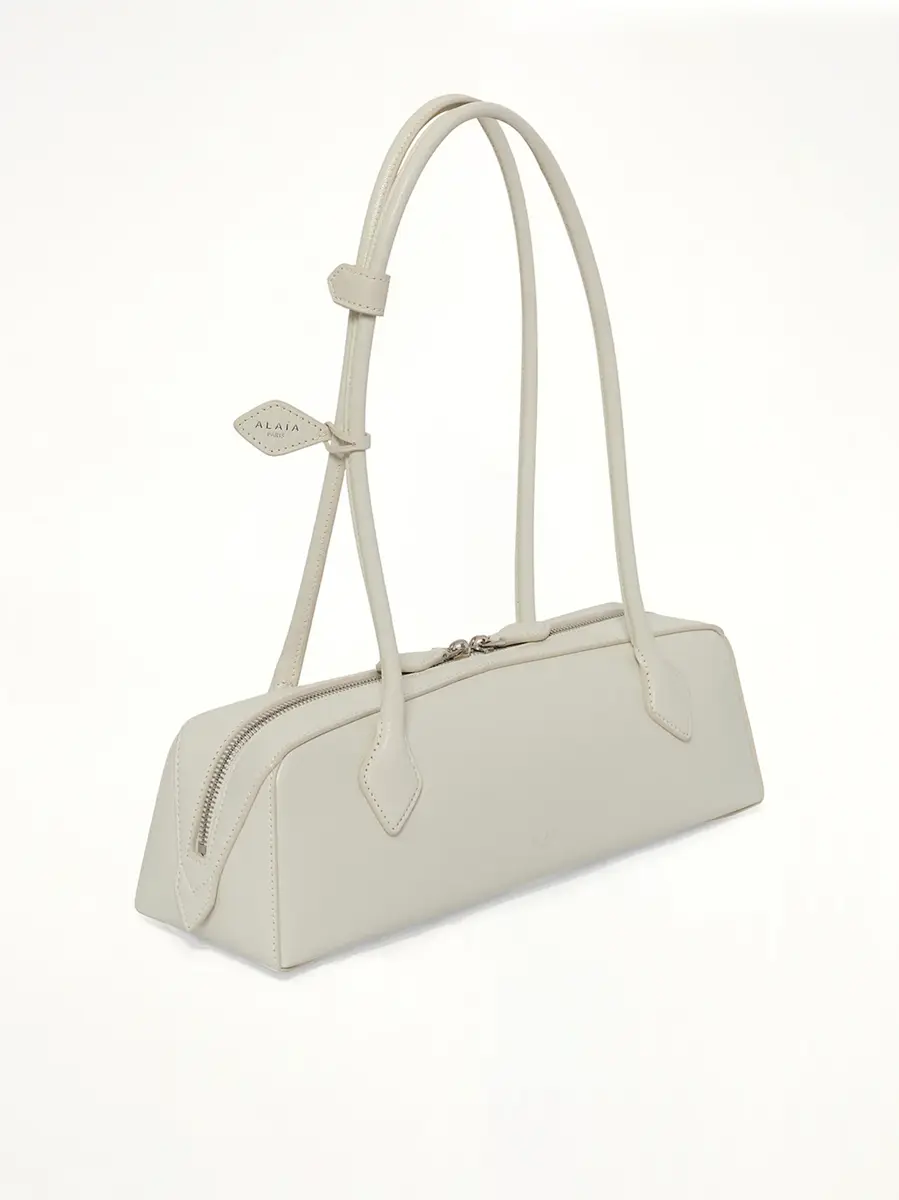 Alaïa Le Teckel Medium Bag in Ivory | Thumbnail 3 Alaïa Le Teckel Medium Bag in Ivory | Thumbnail 3