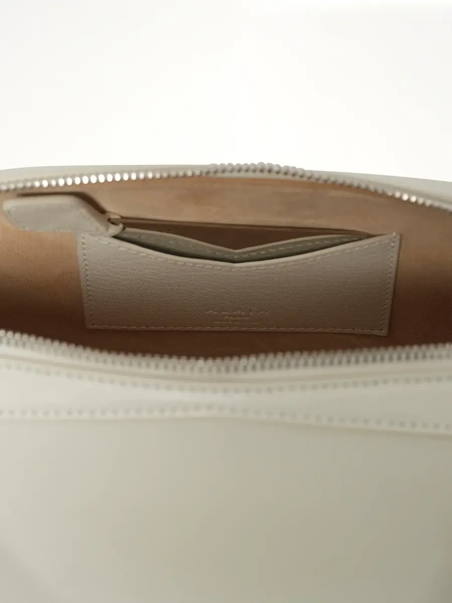 Alaïa Le Teckel Medium Bag in Ivory | Thumbnail 7 Alaïa Le Teckel Medium Bag in Ivory | Thumbnail 7