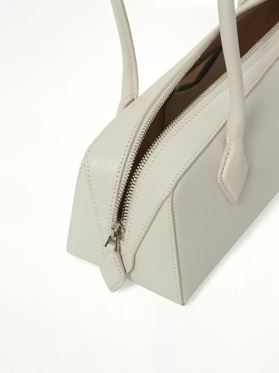 Alaïa Le Teckel Medium Bag in Ivory | Thumbnail 8 Alaïa Le Teckel Medium Bag in Ivory | Thumbnail 8